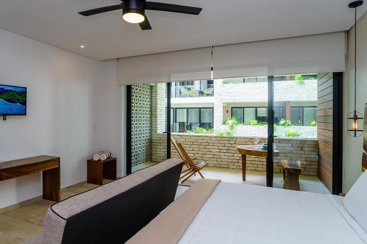 Beautifully Minimalistic Studio Wrapped In Nature By Stella Rentals 툴룸 아파트