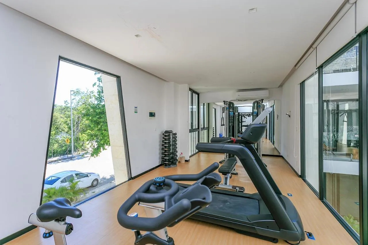 Beautifully Minimalistic Studio Wrapped In Nature By Stella Rentals 툴룸 0*,