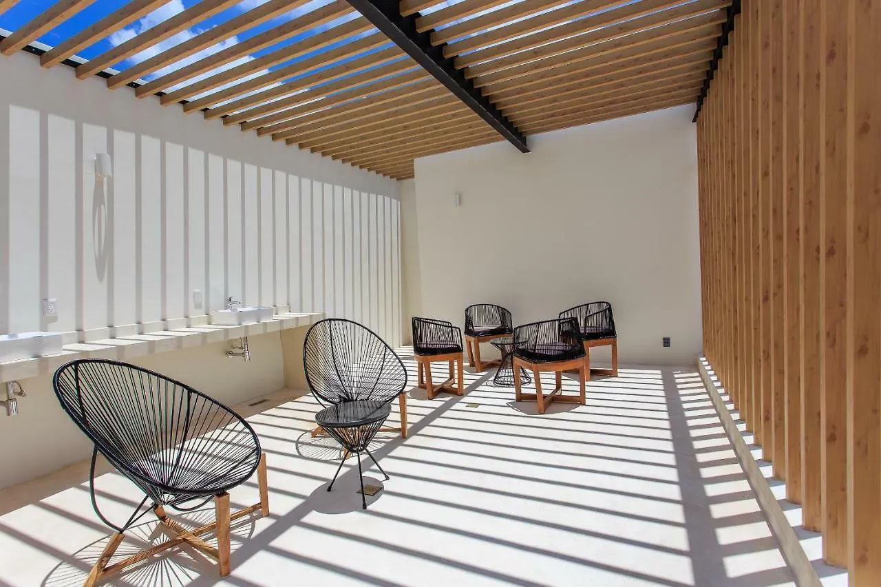Beautifully Minimalistic Studio Wrapped In Nature By Stella Rentals 툴룸